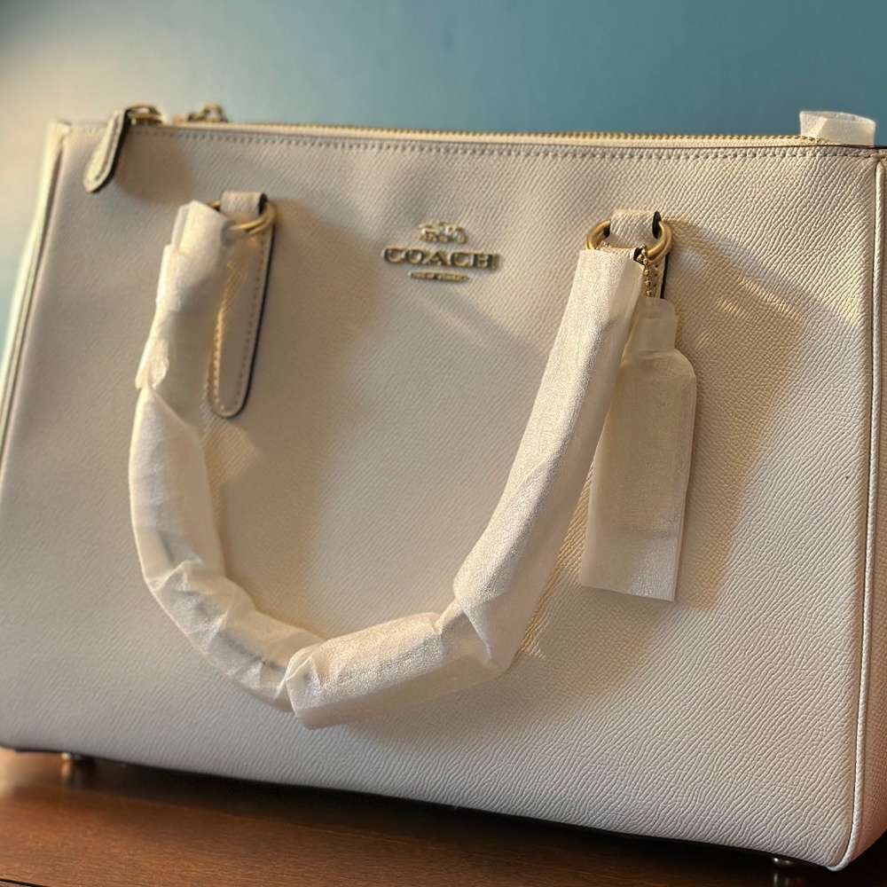 NWT LARGE SURREY CARRYALL (COACH F44955) CHALK/IMITATION GOLD